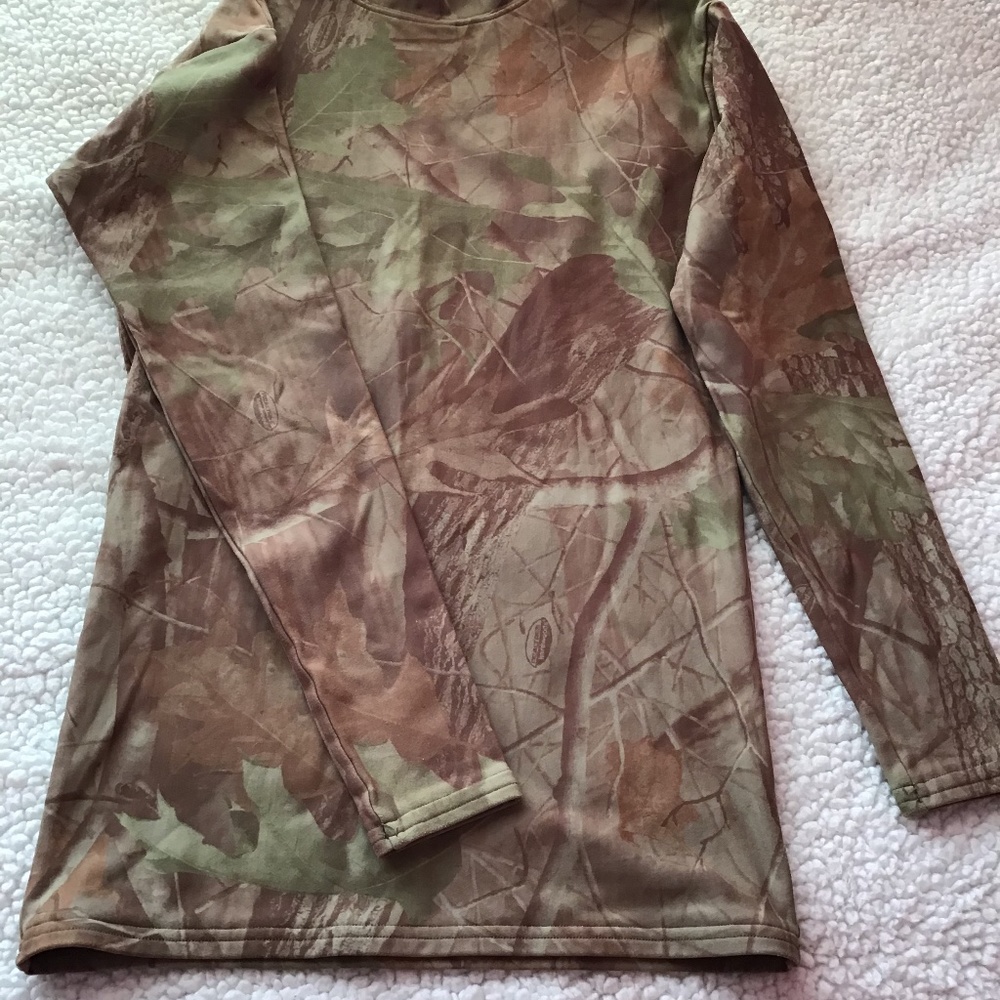 Under Armour Cold gear shirt for Kids Size Medium,  Camo color.